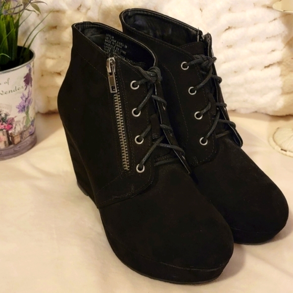 JustFab Shoes - Justfab Bootie|Black Size 7.5
